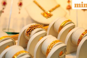 Gold Rate Today: MCX gold price crashes below ₹1.38 lakh per 10 grams; silver price hits 6% lower circuit