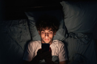 Heavy Smartphone Use May Raise Risk of Eating Disorders: Study