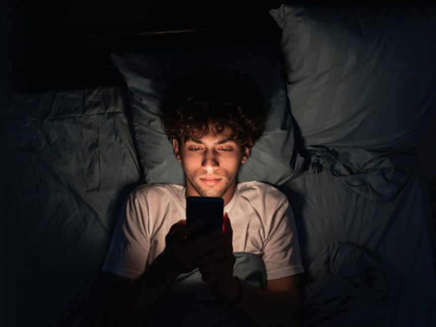 Heavy Smartphone Use May Raise Risk of Eating Disorders: Study