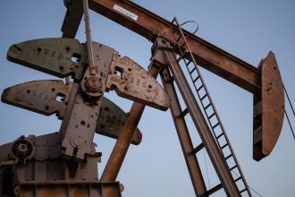 Oil rises as markets assess supply risks after Iran denies US talks