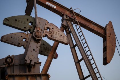 Oil rises as markets assess supply risks after Iran denies US talks
