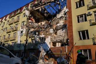 2 killed in Russian drone strikes at Ukraine's Odesa ahead of proposed Easter ceasefire