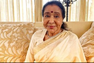 Asha Bhosle admitted to Breach Candy hospital