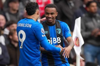 Bournemouth stun Arsenal 2-1 at the Emirates to dent Premier League title push