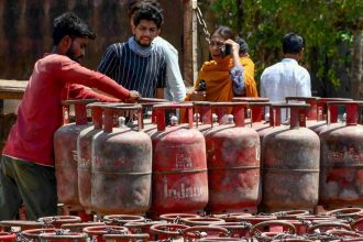 Centre asks states to double daily supply of 5-kg LPG cylinders for migrant workers