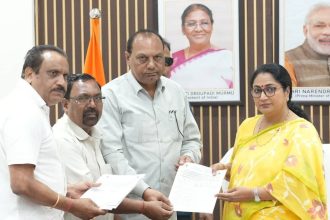 Delhi government committed to address issues faced by sanitation workers: CM Gupta