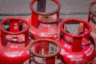 Delhi govt tightens noose for fuel supply: Businesses to get LPG only if they apply for PNG connection