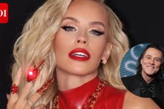 Ex-Jenny McCarthy talks about Jim Carrey’s conspiracy theories a month after the fiasco: ‘He looked very happy’