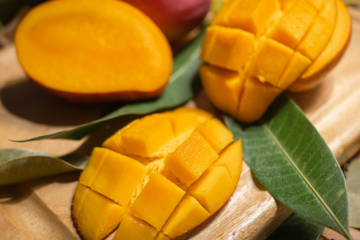 How to protect mangoes at home using paper bags without sprays or harmful chemicals