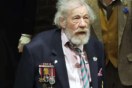 Ian McKellen recalls stage fall during ‘Player Kings’