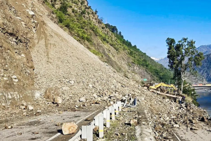 Landslides block Jammu-Srinagar National Highway in Ramban