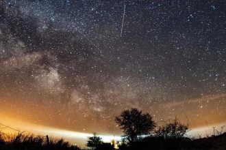 Lyrid meteor showers: UK skies set for fireball-heavy night sky spectacle tonight; visibility and peak viewing time revealed