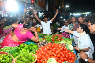 Mamata's counter to PM Modi’s 'jhalmuri' break: A visit to local market ahead of Phase 2 Bengal polls