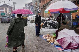 MeT forecasts heavy rains in Kashmir plains, snowfall in higher reaches