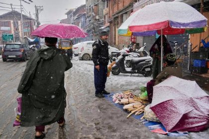 MeT forecasts heavy rains in Kashmir plains, snowfall in higher reaches