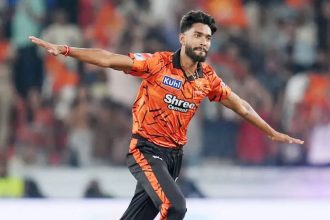 'Sab fake hai': Praful Hinge recreates Siraj moment after SRH win - WATCH