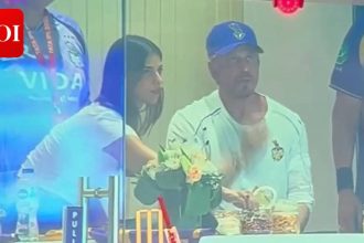 Shah Rukh Khan attends KKR vs PBKS IPL match with Suhana