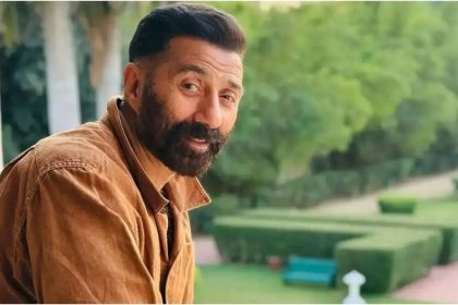 Sunny teams up with Farhan's production house
