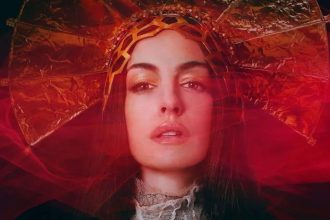 Taylor Swift inspired Anne Hathaway’s ‘Mother Mary’ performance