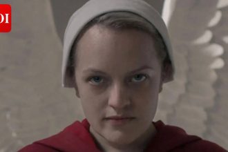 ‘The Testaments’ premiere: Elisabeth Moss returns as June Osborne