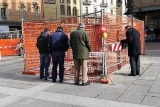 The umarells: Retired elderly men in Italy quietly supervise construction sites and give orders without being asked
