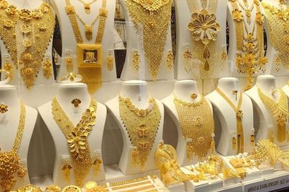 UAE gold prices drop by Dh4 after hitting weekly highs as Dubai rates slip below Dh570