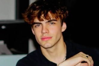 Who is Dillon Latham? Viral clip shows streamer using tears as hair spray while explaining “crymaxxing”