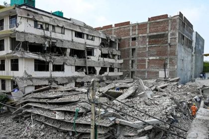 4 dead in south Delhi building collapse