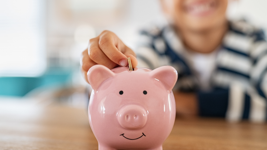 5 money habits parents should start teaching from a young age