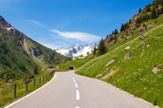 6 breathtaking but risky mountain passes in India with a very short travel window