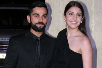 Anushka-Virat's restaurant visit caused a road block due to crowd, police warned
