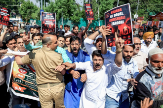 BJP stages protest outside Omar’s residence for liquor prohibition in Kashmir