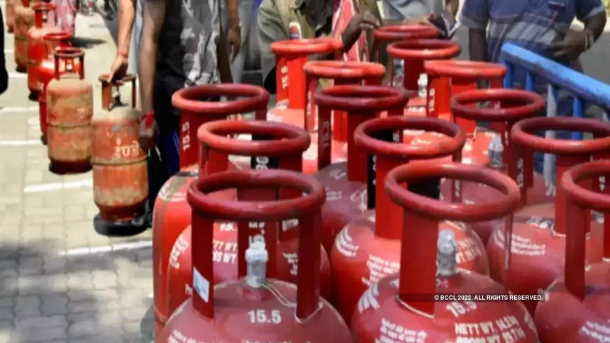 Create 30-day strategic LPG reserve, govt instructs OMCs
