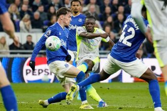 EPL: Doku’s last-gasp strike saves Man City, but Arsenal seize control of title race