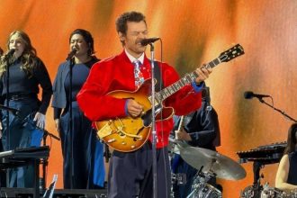 Harry Styles launched his tour with a full Amsterdam setlist