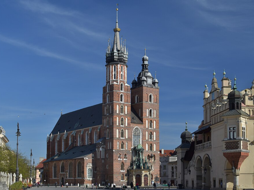 High-Tech Solves Doorless Church Puzzle: study recasts Krakow rotunda as private royal chapel; new scans overturn crypt-and-l