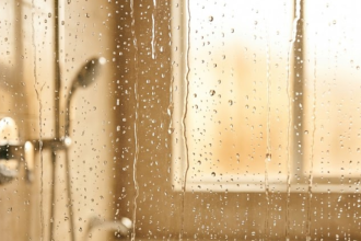 How hotels make glass shower screens shine crystal clear every time