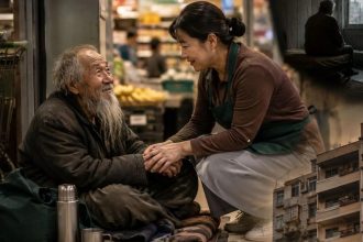 “I was afraid to die alone”: Why a Shanghai grandpa gave away his Rupees 1.4 Crore flat to a stranger who showed him kind