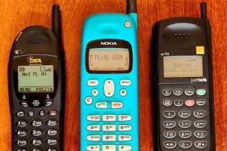 In 1998, a grandmother went to the bank with a stack of dusty papers. Thanks to Nokia, she unexpectedly turned into a multimi