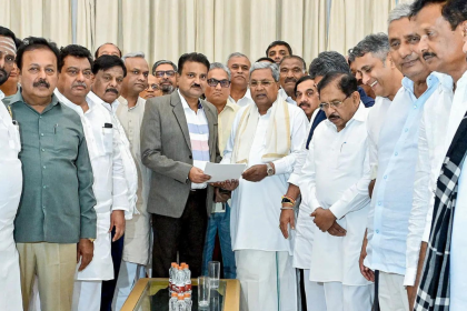 Karnataka governor Thaawarchand Gehlot accepts Siddaramaiah's resignation as CM, cabinet dissolved