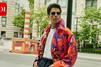 KJo unfollows SRK, Alia, Kareena and Manish; PC still on list