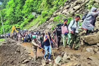 Landslide blocks Kedarnath road; 10,000 stranded pilgrims rescued