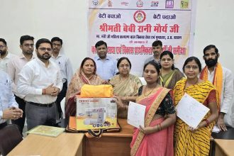 Min reviews Jhansi’s development projects, praises progress in health dept