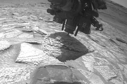 NASA’s Curiosity rover had a Martian rock stuck on its arm for days; here’s how it finally came off