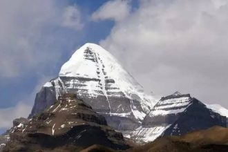 Nepal stirs row with India, objects to Kailash Mansarovar yatra via Lipulekh
