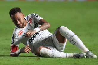 Neymar suffers injury scare ahead of World Cup, Brazil sweat on fitness update