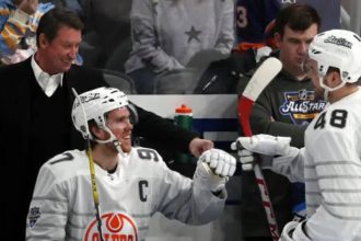 NHL legend Wayne Gretzky responds humorously to Connor McDavid Edmonton Oilers future speculation surrounding free agency tra