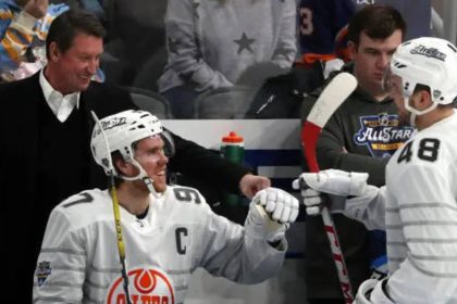 NHL legend Wayne Gretzky responds humorously to Connor McDavid Edmonton Oilers future speculation surrounding free agency tra