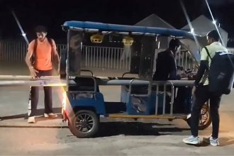 Pole vaulters carry equipment on e-rickshaw after breaking national record - Watch