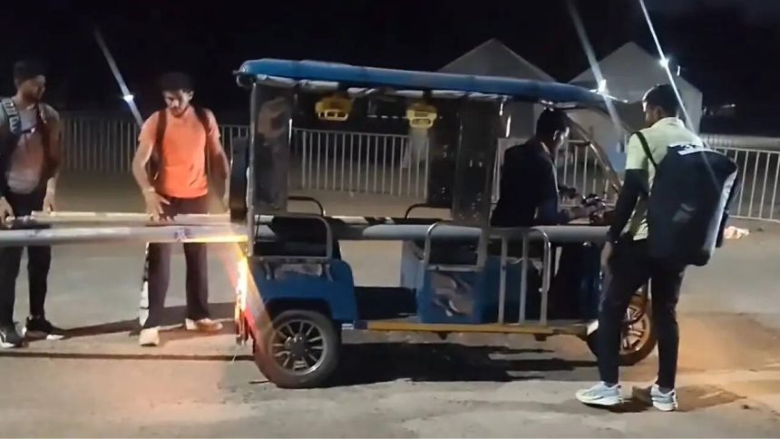 Pole vaulters carry equipment on e-rickshaw after breaking national record - Watch
